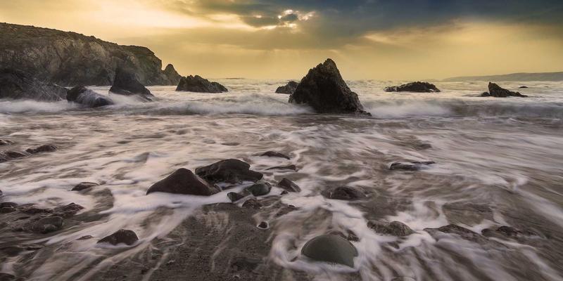 跨代际旅行社交新浪潮：Z世代与银发族如何通过结伴旅行和E结游重塑旅游社区